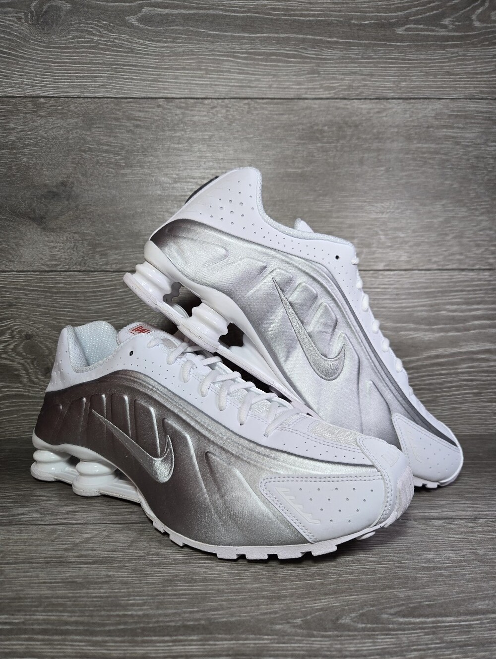 Nike Shox R4 Shoes White Metallic Silver HQ1988-101 Men's Size 12 NEW
